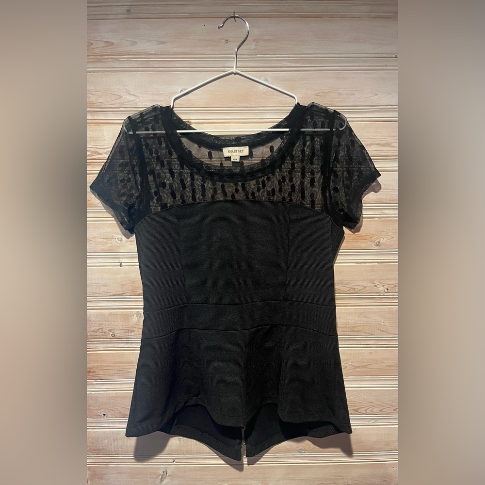 Smart Set -Black Fitted Top -SizeM - Dressy, Fitted, Short Sleeve, Zipper Detail